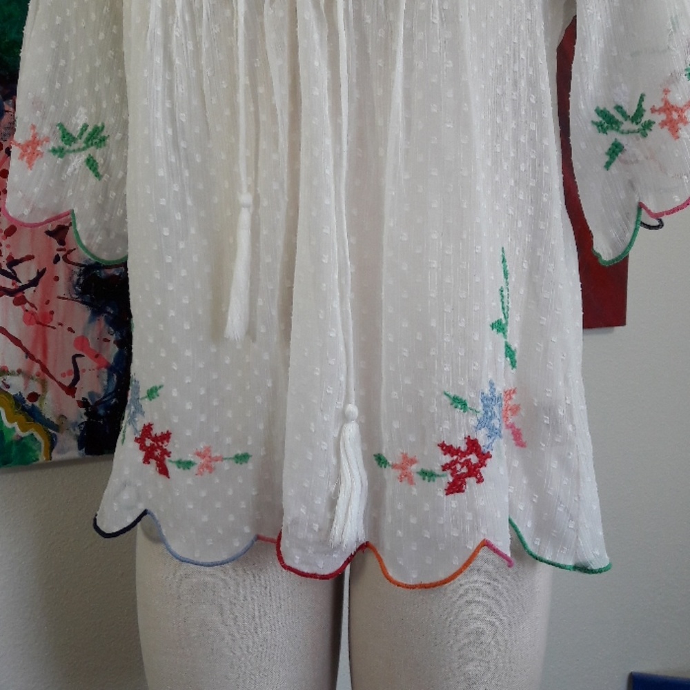 ROCKS & INDIGO Floral Embroidered Swiss Dot Blouse - Picture 6 of 8